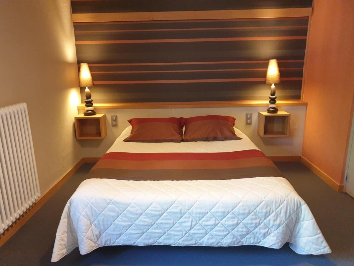 Logis Hotel Restaurant & Spa Les Remparts سيلارز المظهر الخارجي الصورة