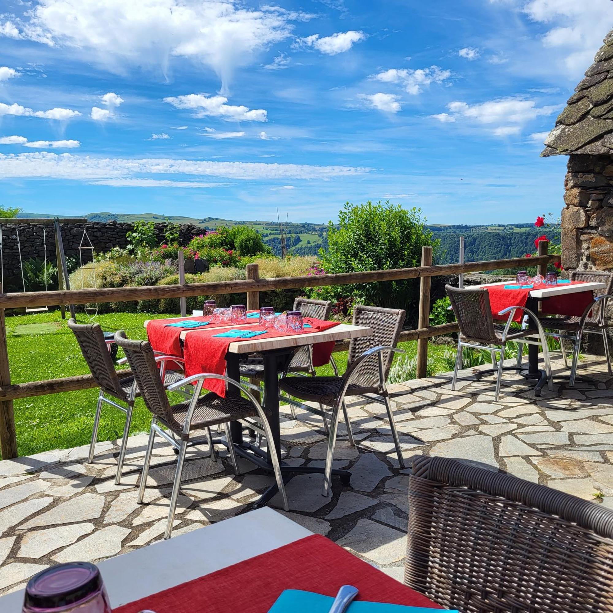 Logis Hotel Restaurant & Spa Les Remparts سيلارز المظهر الخارجي الصورة